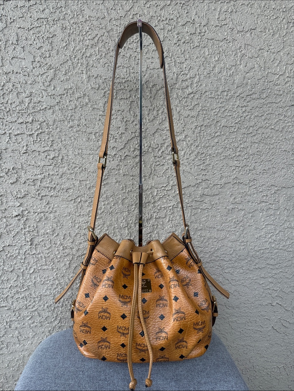 {VGUC} MCM Visetos Essential Drawstring Bucket Bag